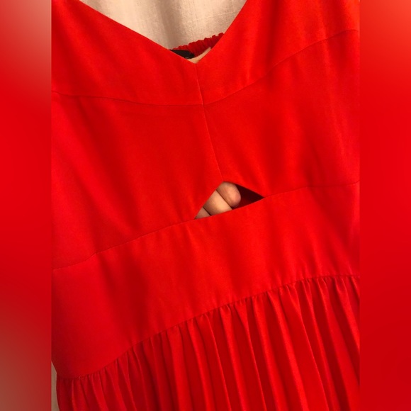 Banana Republic Poppy Red Summer Dress with Accordion Skirt and Cutout - Picture 3 of 9